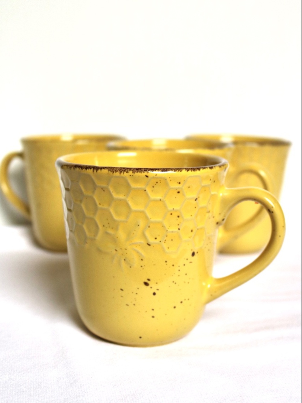 Set of 4 Pfaltzgraff Bumblebee Yellow Speckled Coffee Tea Mugs Honeycomb